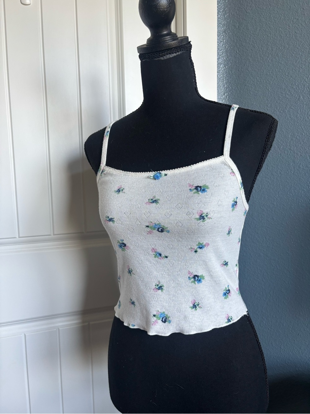 Colsie White Floral Spaghetti Strap Camisole